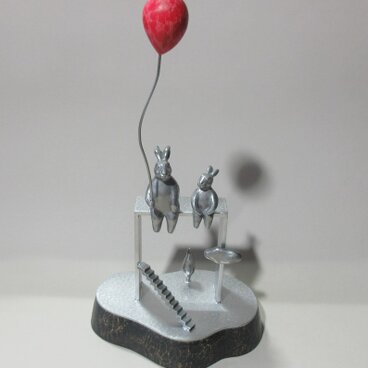オブジェ「うさぎと風船」