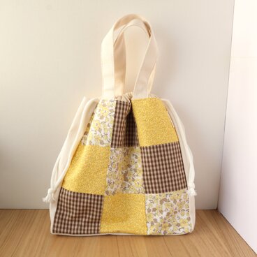 3/31販売終了！セール✨帆布の巾着バッグ　一点限定　パッチワーク　巾着トート　ミニバッグ　イエロー　ギフト　No.86