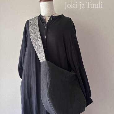 [手織りベルトリネンショルダーバッグ] ブラック