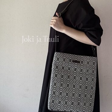 [手織りショルダーバッグ] ブラック×ヴィンテージブラック