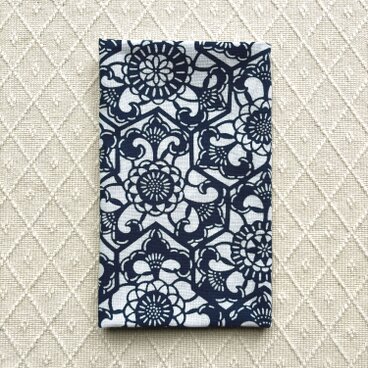 天然藍の型染め手拭い　花亀甲