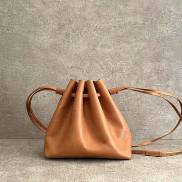 巾着バッグ　キャメル　イタリアンレザー　＜F＞