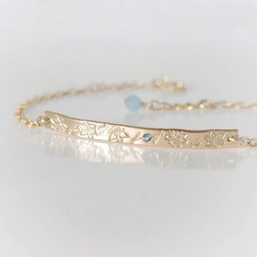 《誕生花 (選べる4種)／誕生石》プレート バー バングル ブレスレット 14kgf シンプル ルビー ご褒美 ギフト