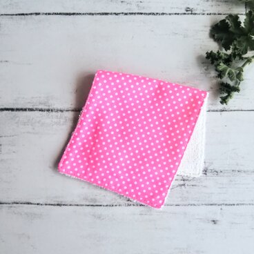 小さい水玉　ドット　ハーフハンカチタオル　ピンク　名入れ