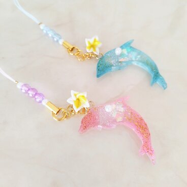 ドルフィンのパール付きチャーム　(プルメリアコサージュ付き(2色)