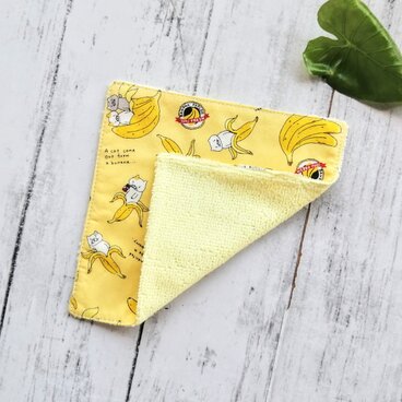 猫とバナナ　ハンカチタオル　15cm角　コットン　マイクロファイバー　名入れ　