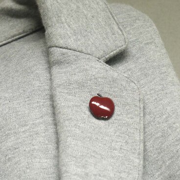 七宝焼 ピンバッチ りんご