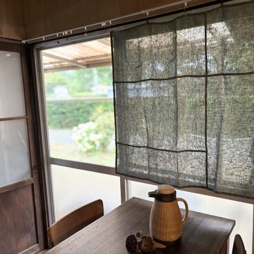 森にすこし似ている布｜深緑リネンのつぎはぎクロス（90×90）