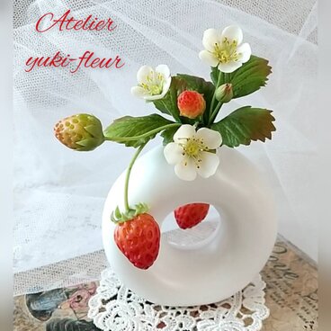 ★粘土の花[コロンと愛らしい苺ー4]★