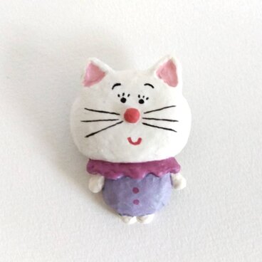 ブローチ　赤鼻のねこ