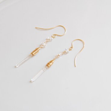 ダブルポイント水晶と氷柱クリスタルのピアス　１４kgf