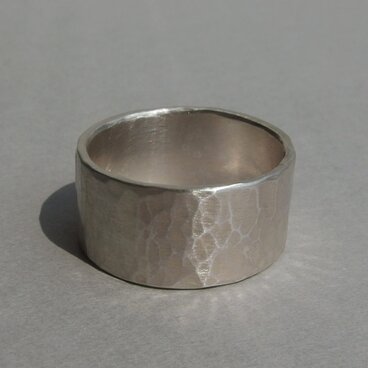 シルバーフラットリング　平打ち槌目　10㎜幅【silver】
