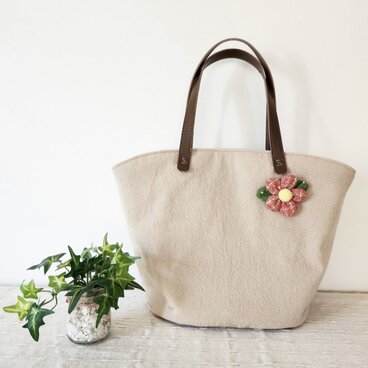 たっぷり入る❤︎合皮の持ち手のトートbag