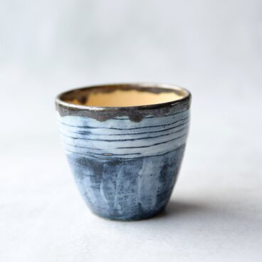 藍の陶器フリーカップ