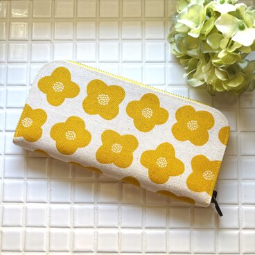 かわいい布で作った長財布　軽量なのに大容量！ナチュラルイエローフラワー