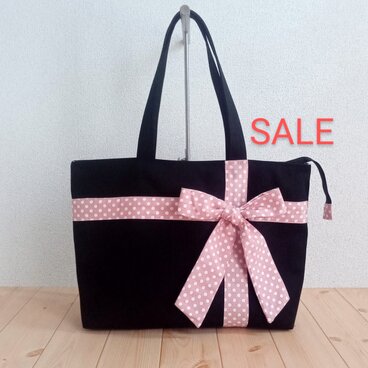 【在庫処分SALE】A4対応☆ファスナー付き☆ドットリボントートバッグ　大きめ　肩掛け　黒帆布×くすみピンク水玉　　900