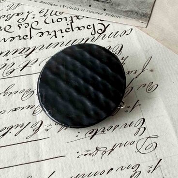 アンティークボタンローマンサークルヘアピン／黒ニット模様デザインボタン