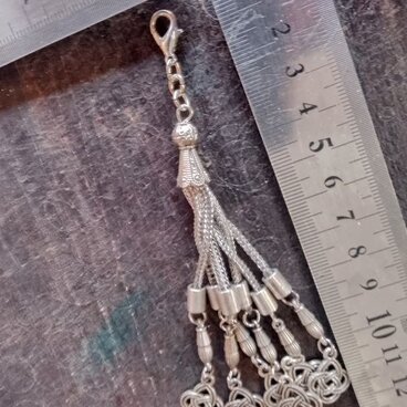 シルバー　金属カラータッセル根付ストラップ　着物や浴衣の帯飾り・かんざし・ネックレスパーツとして