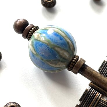 かんざし　青と緑のメロン型陶器ビーズ　一本挿し　一本簪　夏秋　水色　ブルー　グリーン　ナチュラル