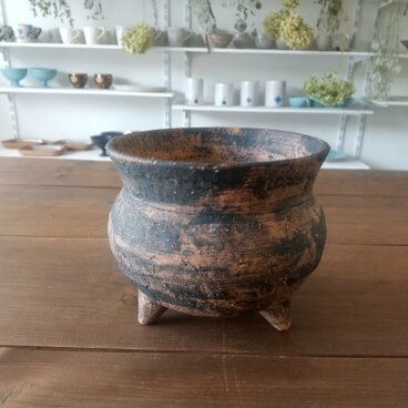 三本脚の植木鉢（プリミティブデザイン）