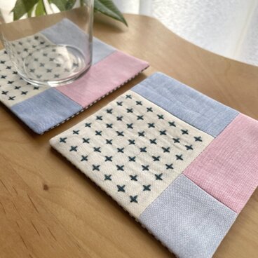 《数量限定》刺し子コースター2枚セット　パッチワーク十字/ピンクブルー　プチギフト　ギンガムチェック　カラフル　パステル