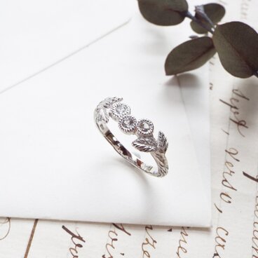 小さな花屋　スプレーローズ（ホワイトサファイア）