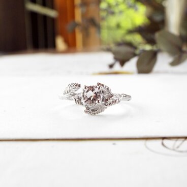 小さな花屋　ローズ（モルガナイト）