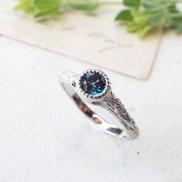 小さな花屋　ブロッサム（ロンドンブルートパーズ）