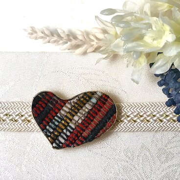 裂き織りのハート型帯留め（赤）