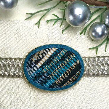 裂き織りの帯留め（くるみボタンタイプ）