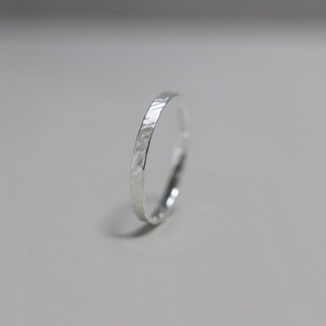 シルバーシンフラットリング 2.0mm幅 つや消し斜槌目｜FA-1143