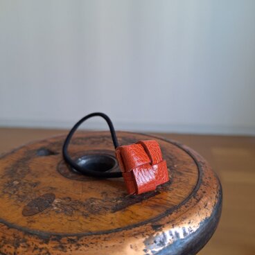 革のヘアゴム　オレンジ