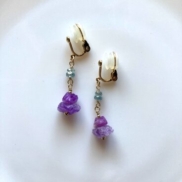 ハックマナイトとジルコンのイヤリング