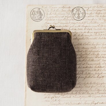 ■手紡ぎ、手織りシルク・リネンのがま口カードケース / ■ chat (gmi-c)