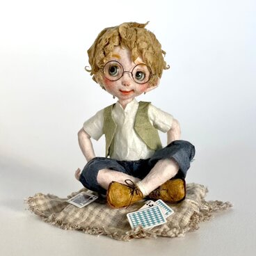 和紙人形『 Not bad, huh ? 』えっへん、僕の勝ち！トランプを手にドヤ顔を決めるメガネ男子の創作人形