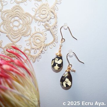 *Perseus*オニキスＸクリスタルのアシンメトリーピアス