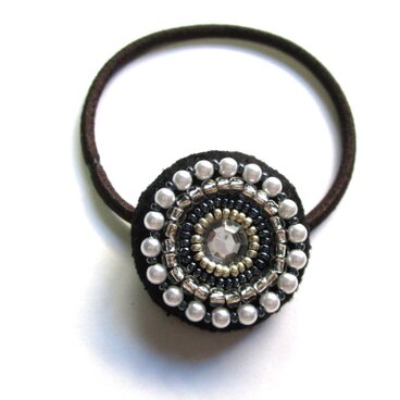 ビジューとパールのヘアゴム（黒）
