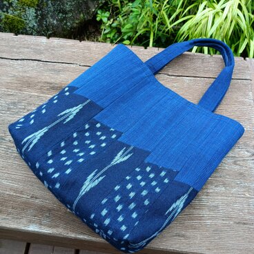 天然藍染とかすりの出会いから生まれた心和むトートバッグ 手仕事一点物 【紺のかすり】250813-6