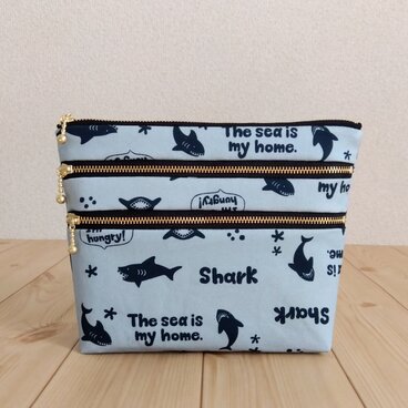 【在庫SALE】メンズ　鮫　4段ファスナーポーチ+ポケット　バッグインバッグ　グレイッシュサックス　　581