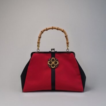 和装でも洋装でも・スタイリッシュながま口バッグ