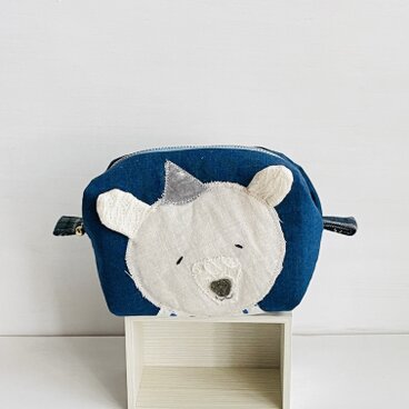 おやすみ前のくまさんポーチ