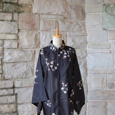 レトロクラシカル　黒地に桜　大正ロマンの雰囲気　着物スリーブワンピース　着物リメイク　一点物