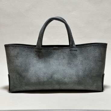 【在庫品・即納可能】イタリア製牛革のしっかり横長トートバッグ（黒色・Mサイズ）