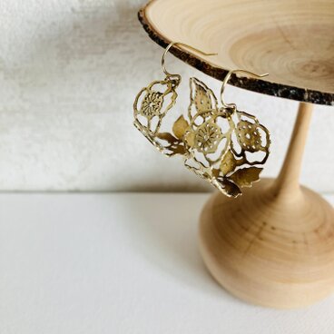 [受注生産] Petal Loop ピアス | 真鍮・サージカルステンレス