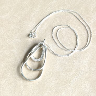 ［SV925］Kyouteki-鏡滴- ３連ドロップネックレス　雫　ペアシェイプ　瓢箪　三角　フラワー トリリアント