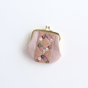 インド刺繍リボンの手のひらがま口ポーチ　くすみピンク