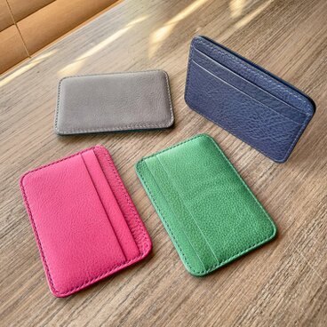 《３ポケット／バイカラー》レザーカードホルダー（リネア・ヴァスカ・ボックス）