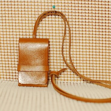 鍵がすっぽり入るレザーキーケース