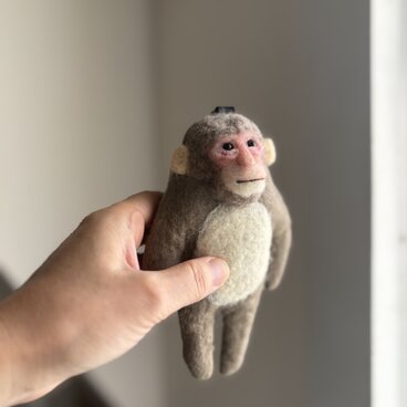 ニホンザルの子供のキーホルダー