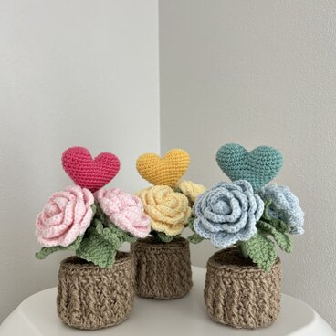 可愛いハート型お花と植木鉢